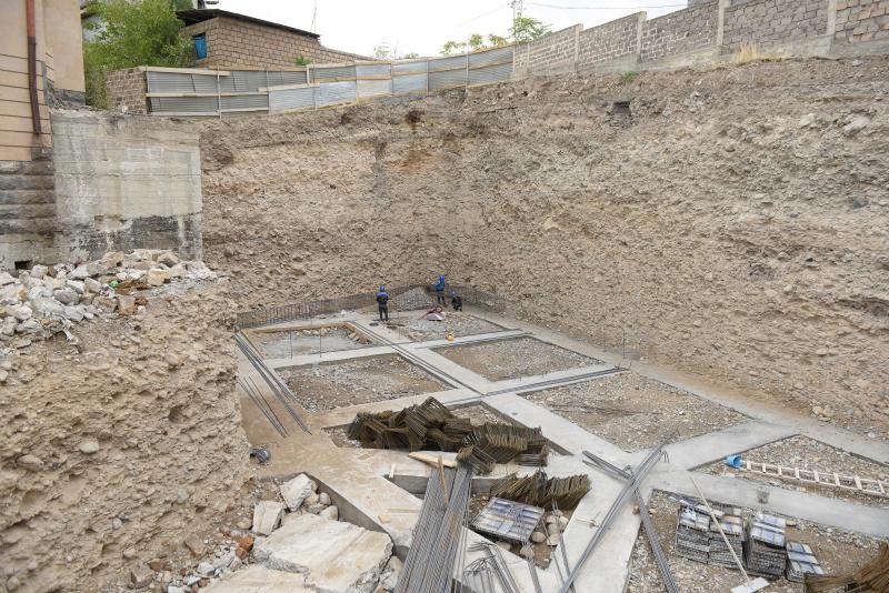 երևանի ոսկերիչների հասցեում rg construction ը կառուցում է չորսհարկանի հասարակական շինություն